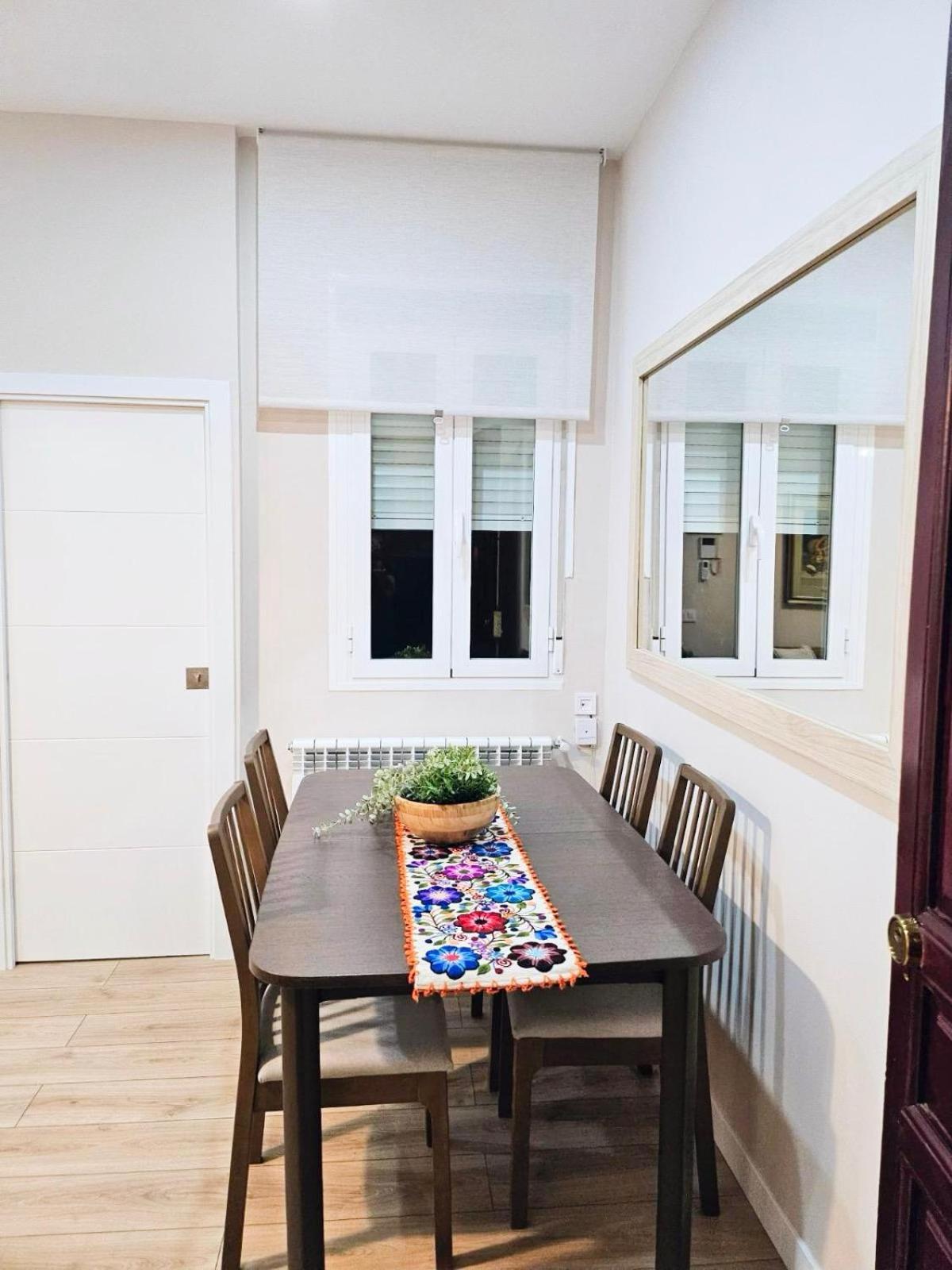 Acogedor Apartamento En Atocha By Bebalmy Madrid Exterior foto