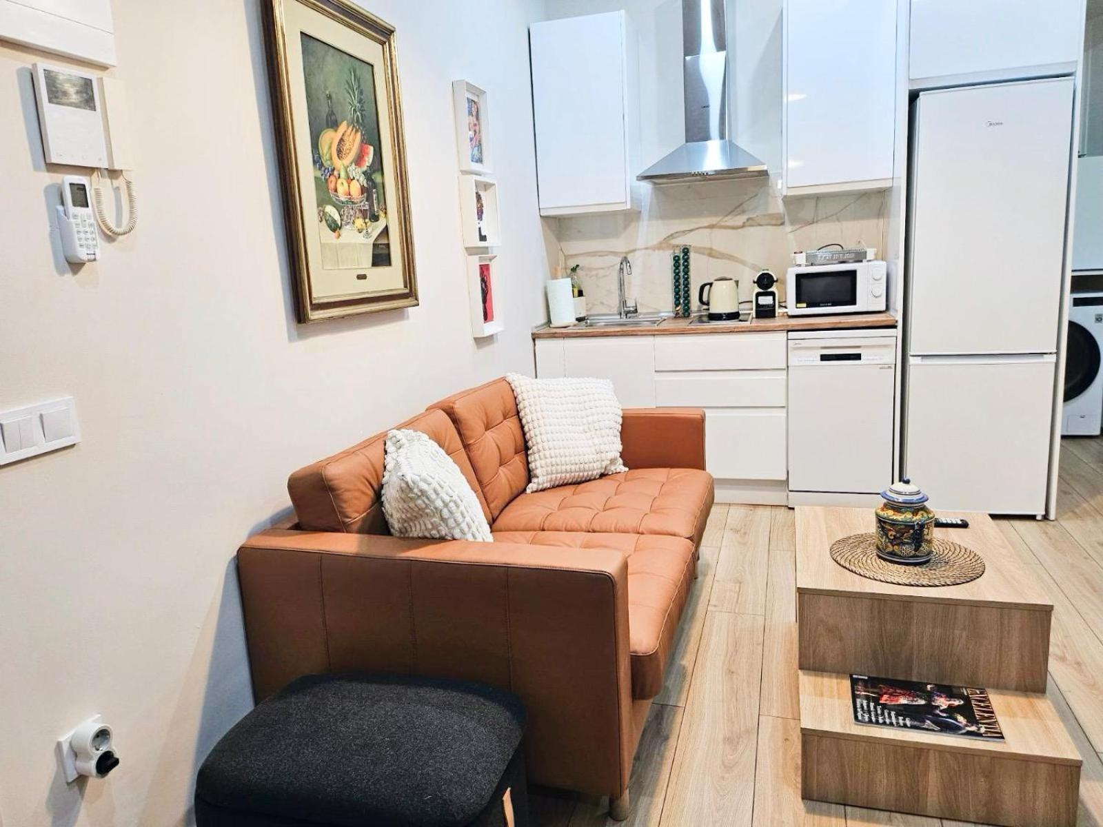 Acogedor Apartamento En Atocha By Bebalmy Madrid Exterior foto